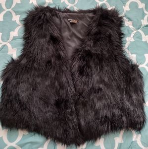 Faux fur sleeveless jacket